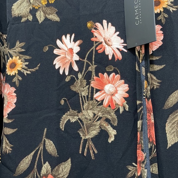 Cameo Appearance blouse. High low hem. Size 3X. New with tags. - Picture 2 of 9